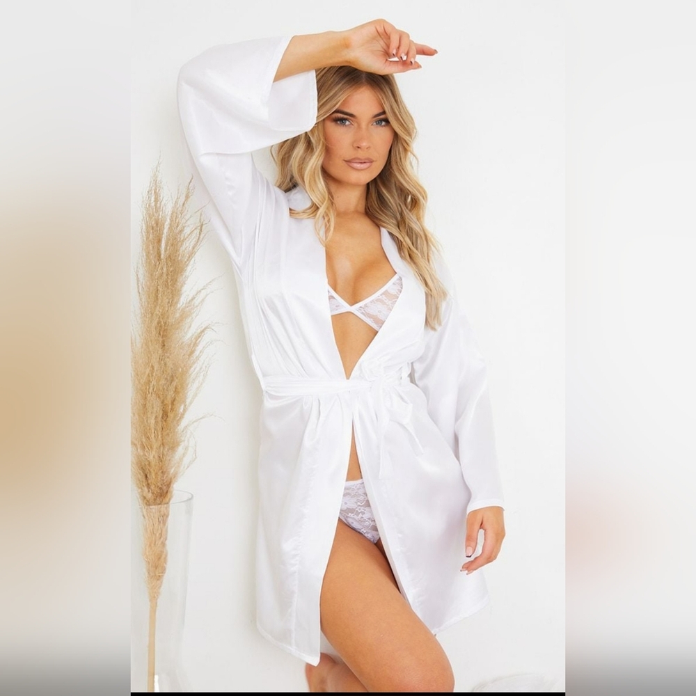 Pretty Little Things Satin White Robe Size 6 New
